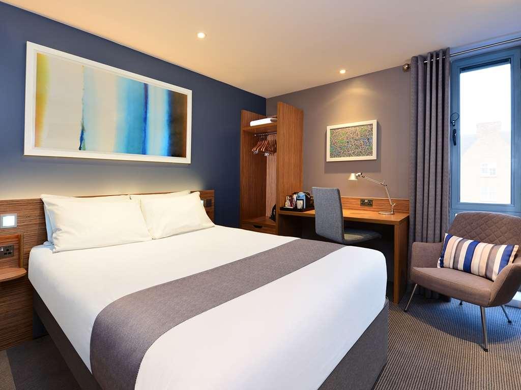 Travelodge London Central Bank Номер фото