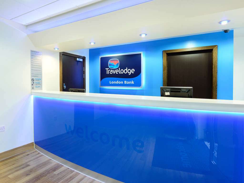 Travelodge London Central Bank Интерьер фото