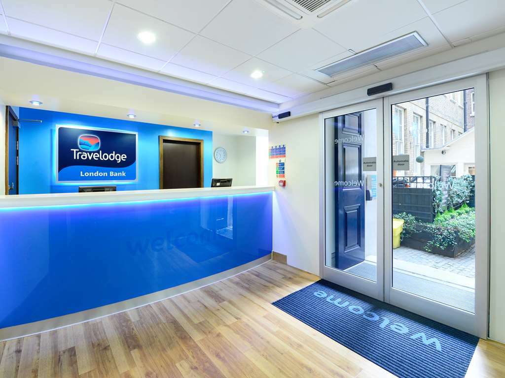 Travelodge London Central Bank Интерьер фото