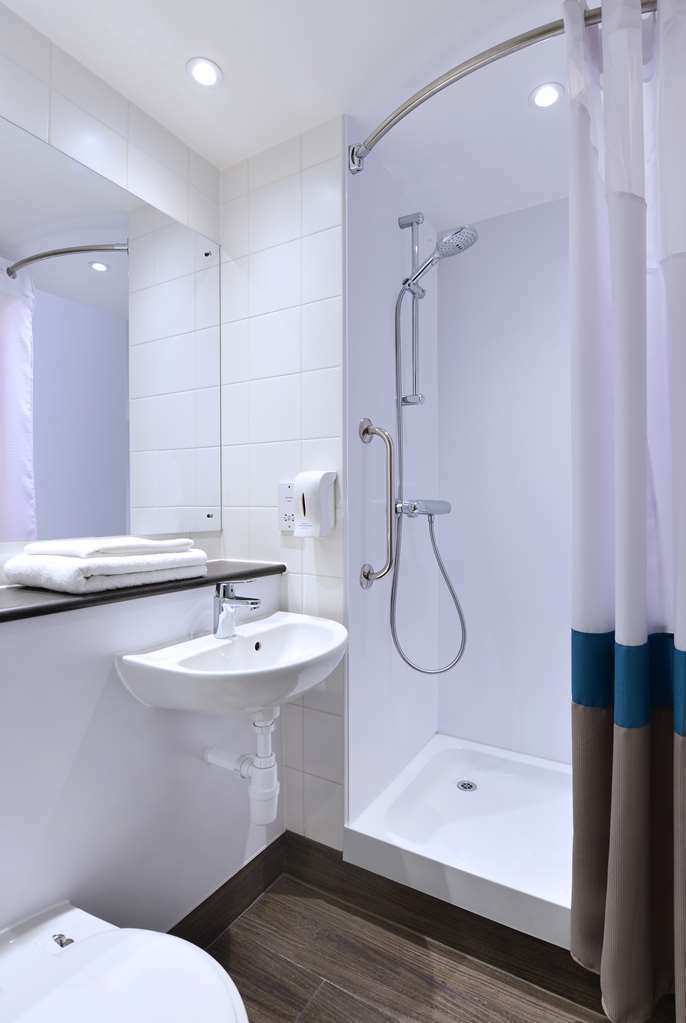 Travelodge London Central Bank Номер фото